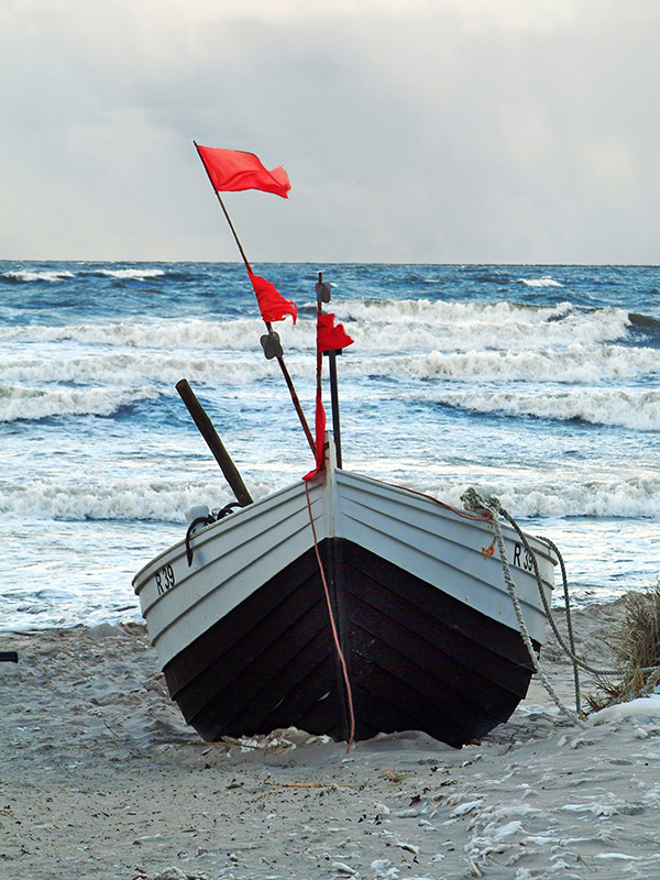 Fischerboot am Ostseestrand