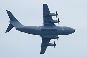 Airbus A400M der Bundesluftwaffe &uuml;ber Barth